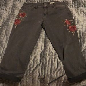 Aeropostale Girlfriend Embroidered Capri pants